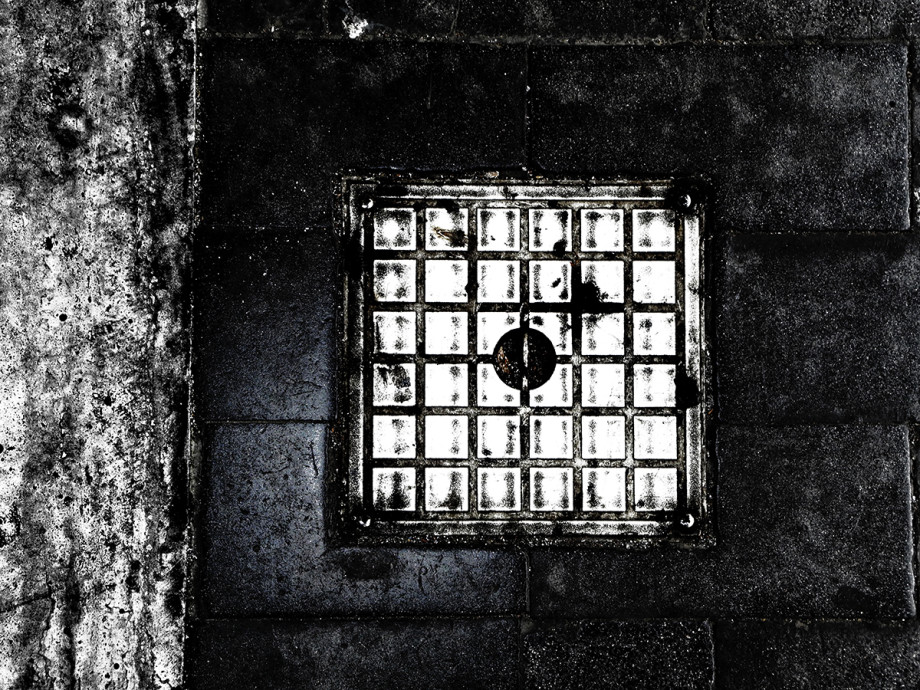 MICROCOSMOS. Il necessario, forse.